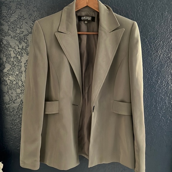 Kasper size 6 lined blazer. - Picture 2 of 3